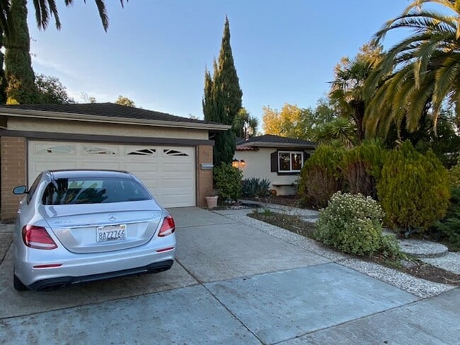 Foto del edificio - Beautiful Single Level Home in Ponderosa P...