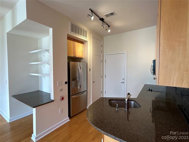 Foto del edificio - 525 E 6th St