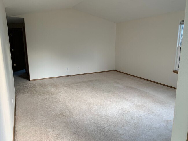 Foto del edificio - VIDEOTOUR: Amazing Newer South Salem Home! Great Location. PETS WELCOME