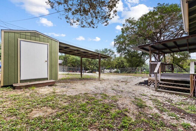 Foto del edificio - Move-In Ready 3-Bedroom Home in Beautiful Lakehills
