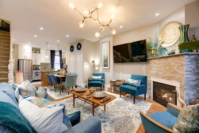 Building Photo - 235 Markham St