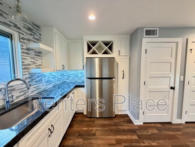 Building Photo - 807 S Trenton Ave