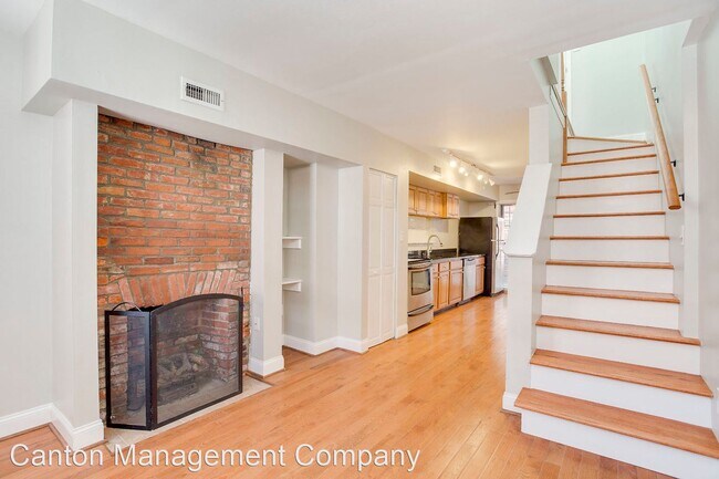 Building Photo - 2 br, 2 bath House - 7 E. Hamburg St.