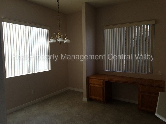 Foto del edificio - 3253 Kay Bridges Pl