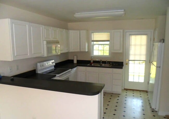 Building Photo - 4513 Country Club Rd