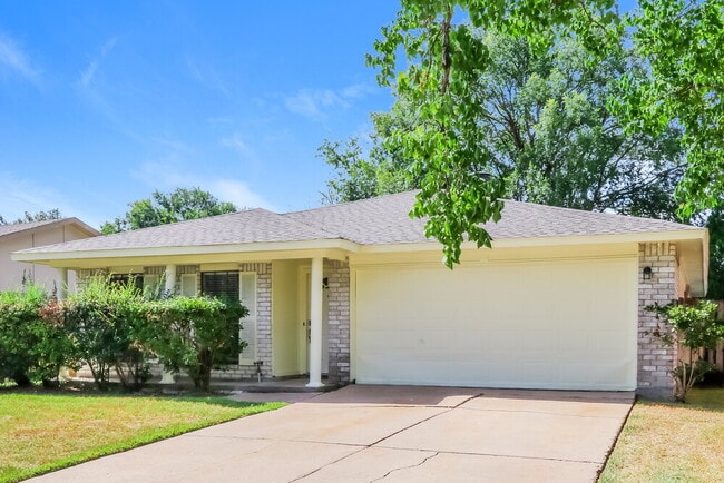 Building Photo - 15411 Empanada Dr