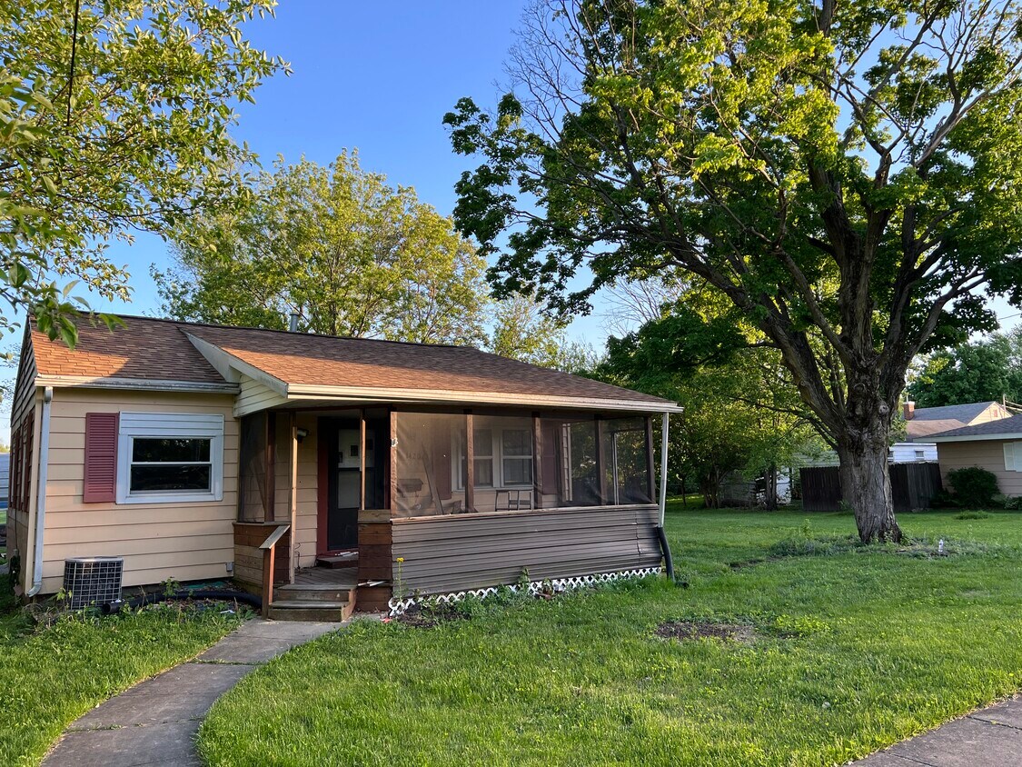 1420 Adams Ave, Charleston, IL 61920 House Rental in Charleston, IL