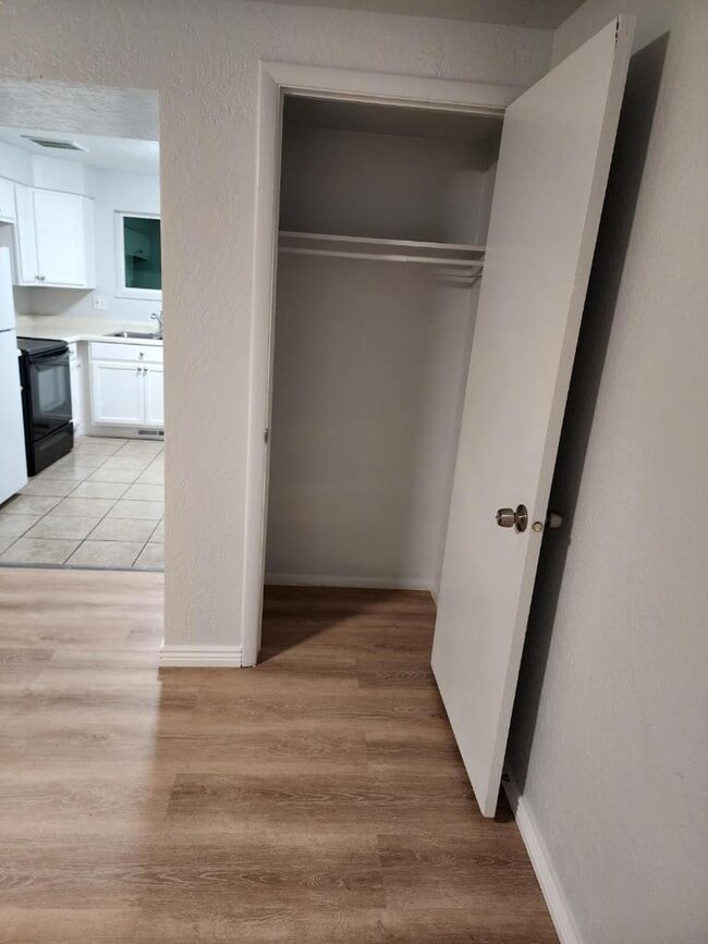 Foto del edificio - Roy 4-plex 2014