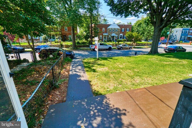 Building Photo - 408 Oakwood St SE