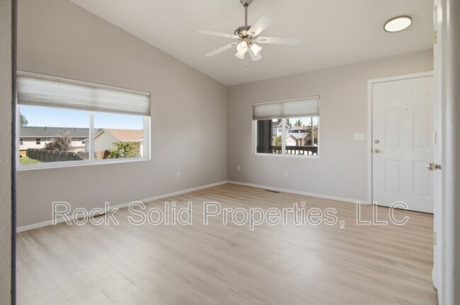 Foto del edificio - 4804 Saddleback Dr