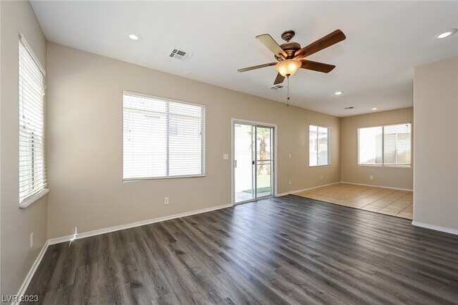 Foto del edificio - 10929 Sadlers Wells St