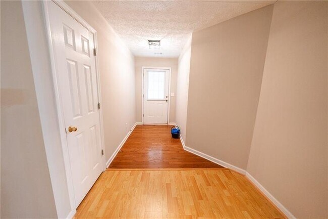 Foto del edificio - 3820 Oak Park Dr