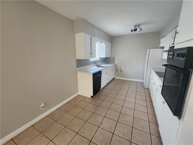 Foto del edificio - 607 Nelray Blvd