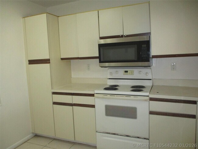 Foto del edificio - 3000 NW 42nd Ave