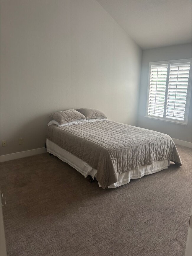 Building Photo - Stunning One-Bedroom Condo in Desirable Co...