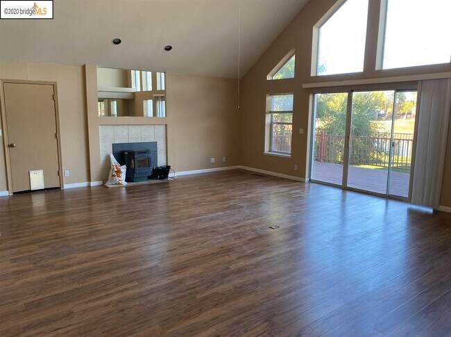 Building Photo - 5451 Fairway Ct