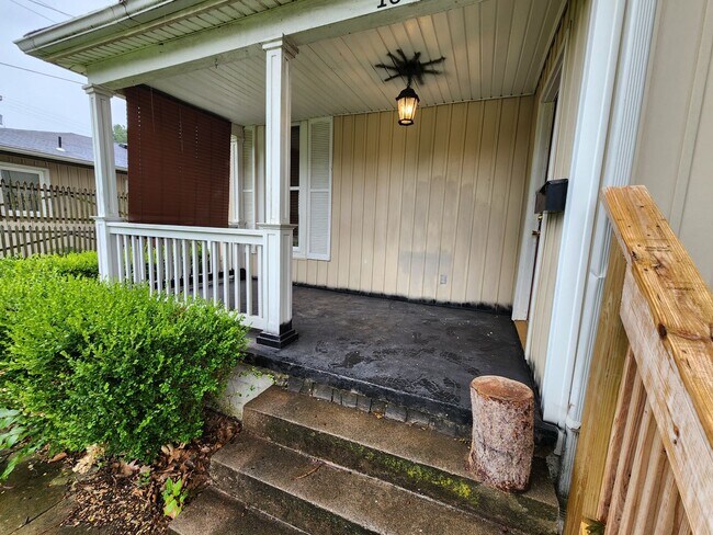 Foto del edificio - Spacious 4-Bedroom, 2-Bathroom Home COMING...