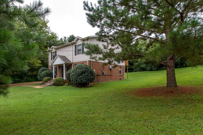 Building Photo - Fabulous 1BR Furnished Duplex