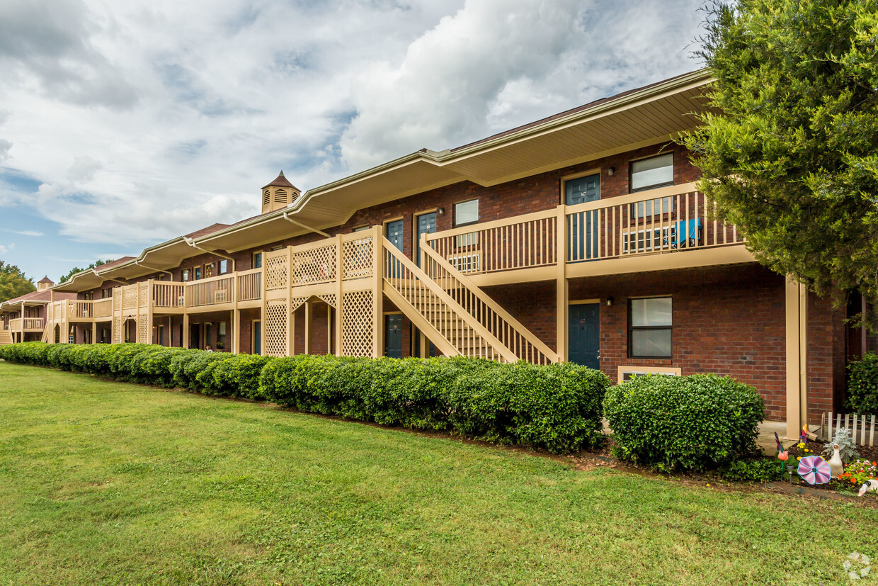 Primary Photo - Summer Courtyard Apartments