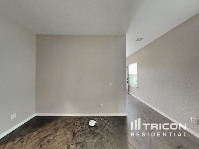 Building Photo - 2936 Whispering Trails Drive Winter Haven FL