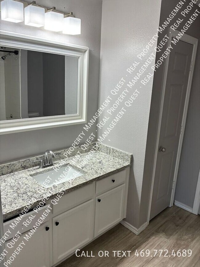 Building Photo - 611 Oriole Blvd