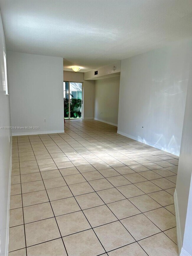 Building Photo - 1270 SE 28th Ct