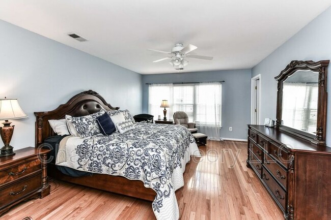 Building Photo - 46814 Snow Hill Way