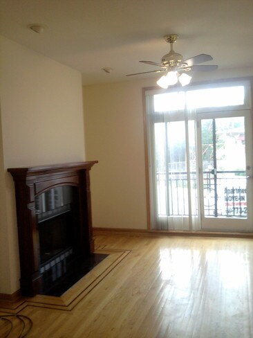 Foto del edificio - 3017 W Roscoe St