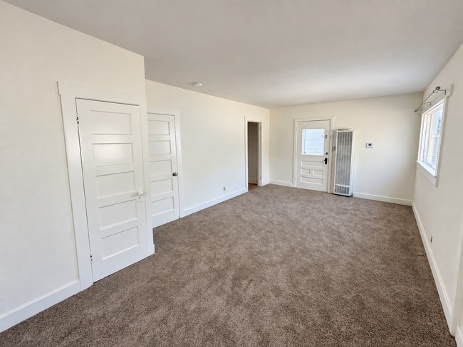 Building Photo - 1339 E Santa Clara St
