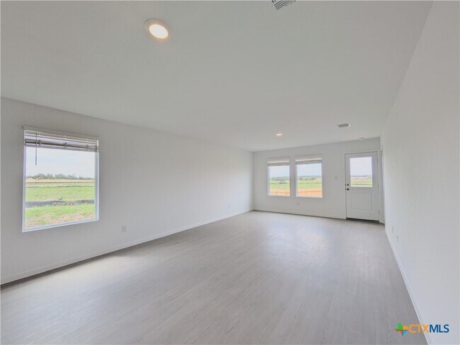 Foto del edificio - 764 Horsetail Ln
