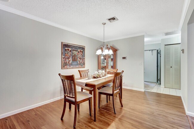 Foto del edificio - 5840 Summerfield Ct