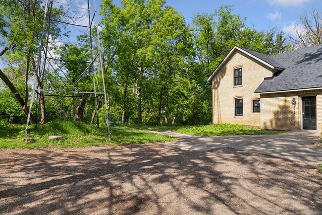 Building Photo - 2532 Eitel Rd