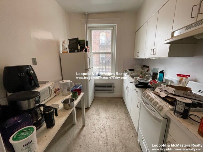 Building Photo - 70 Warren St