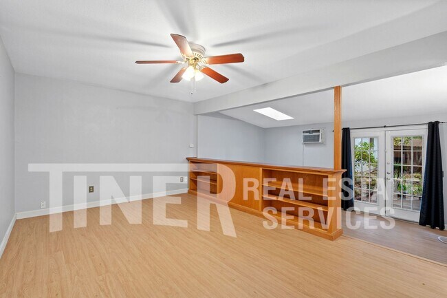 Foto del edificio - Updated Charming Studio in Historic Folsom...