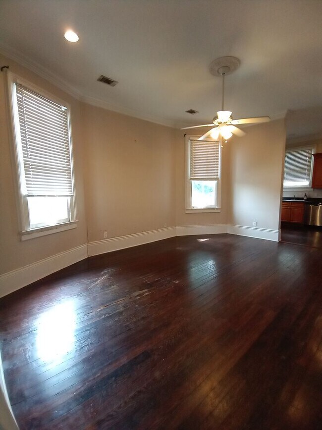 Foto del edificio - 121 N St Patrick St