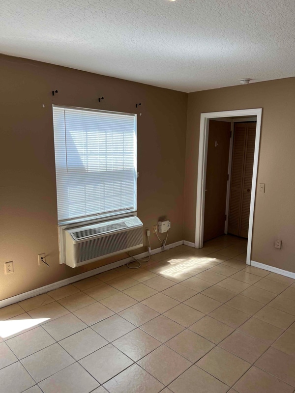 Building Photo - 914 Caribbean Dr