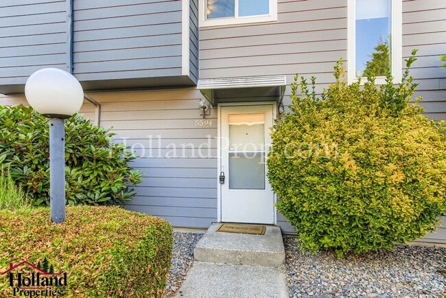 Building Photo - Charming Beaverton Home with Spacious Yard...