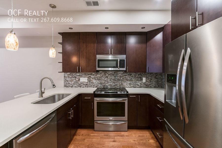 Primary Photo - Graduate Hospital Bi-Level Apartment