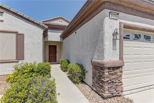 Building Photo - 2576 Chasma Dr