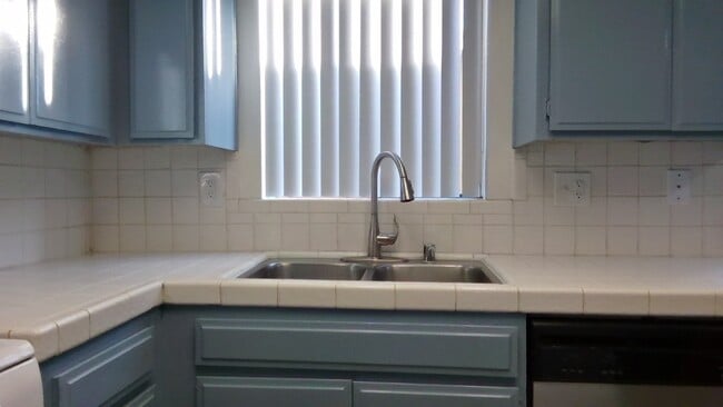 Photo - 4130 Manhattan Beach Blvd (Lawndale, CA) Apartment