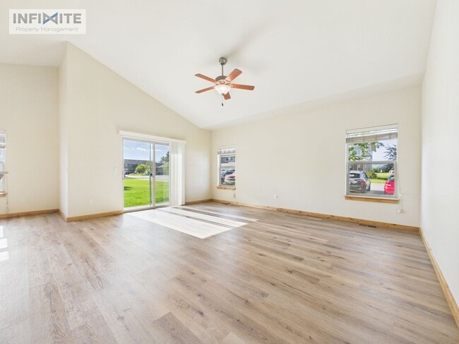 Building Photo - Single Level 3 Bedroom!