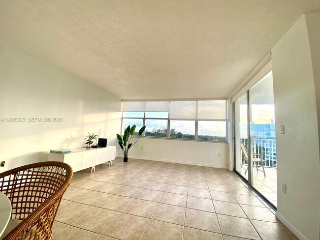 Foto del edificio - 1300 NE Miami Gardens Dr