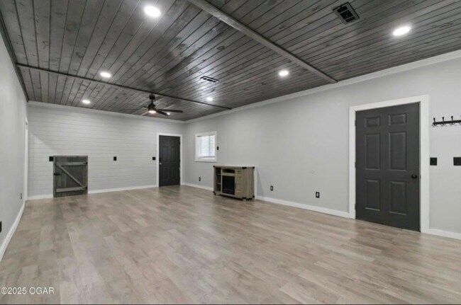 Building Photo - 6496 Racine St