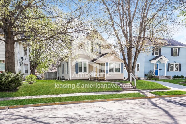 Building Photo - 1317 44th St