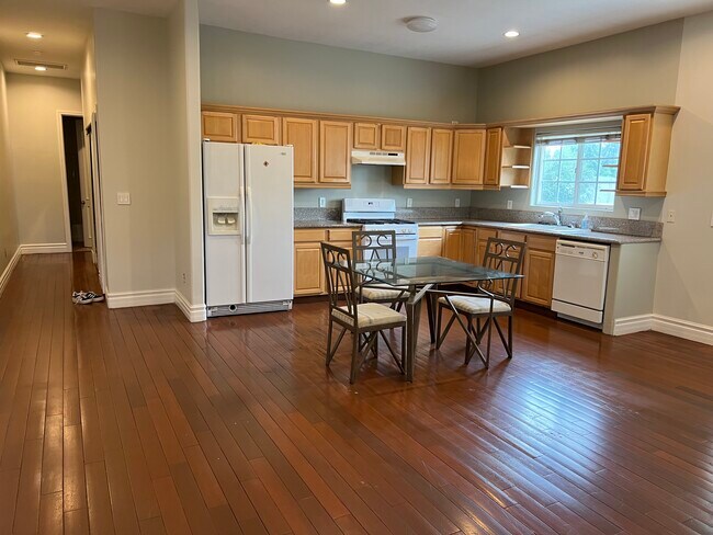 Foto del edificio - 5757 Woodman Ave