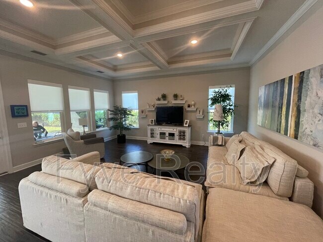Foto del edificio - 121 Pine Manor Dr