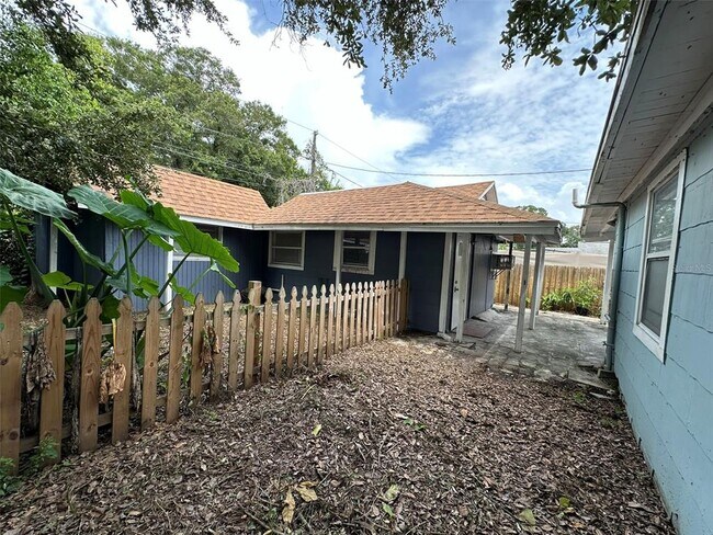 Foto del edificio - 6360 30th St N