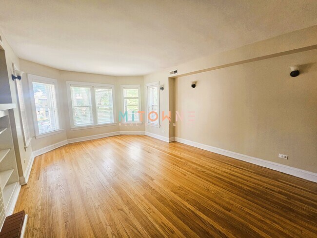 Building Photo - 5600 N Rockwell St