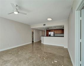 Foto del edificio - 15738 Royal Oaks Ln