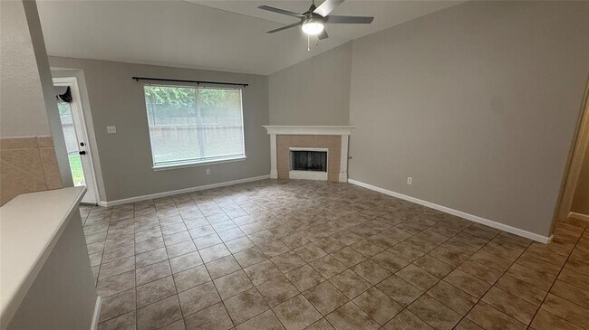 Building Photo - 605 Columbine Ave